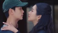 Kim Soo-hyun and Seo Ye-ji in It’s Okay to Not be Okay | Image via Story TV